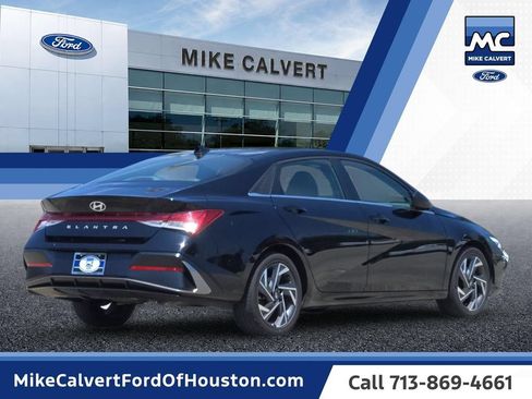 Used 2025 Hyundai Elantra SEL FWD image 5