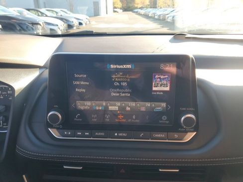 Used 2023 Nissan Rogue SV w/ SV Premium B Package image 28