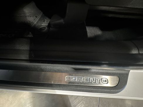 Used 2019 Kia Sorento SX image 20