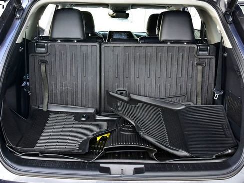 Certified 2021 Toyota Highlander XLE image 33