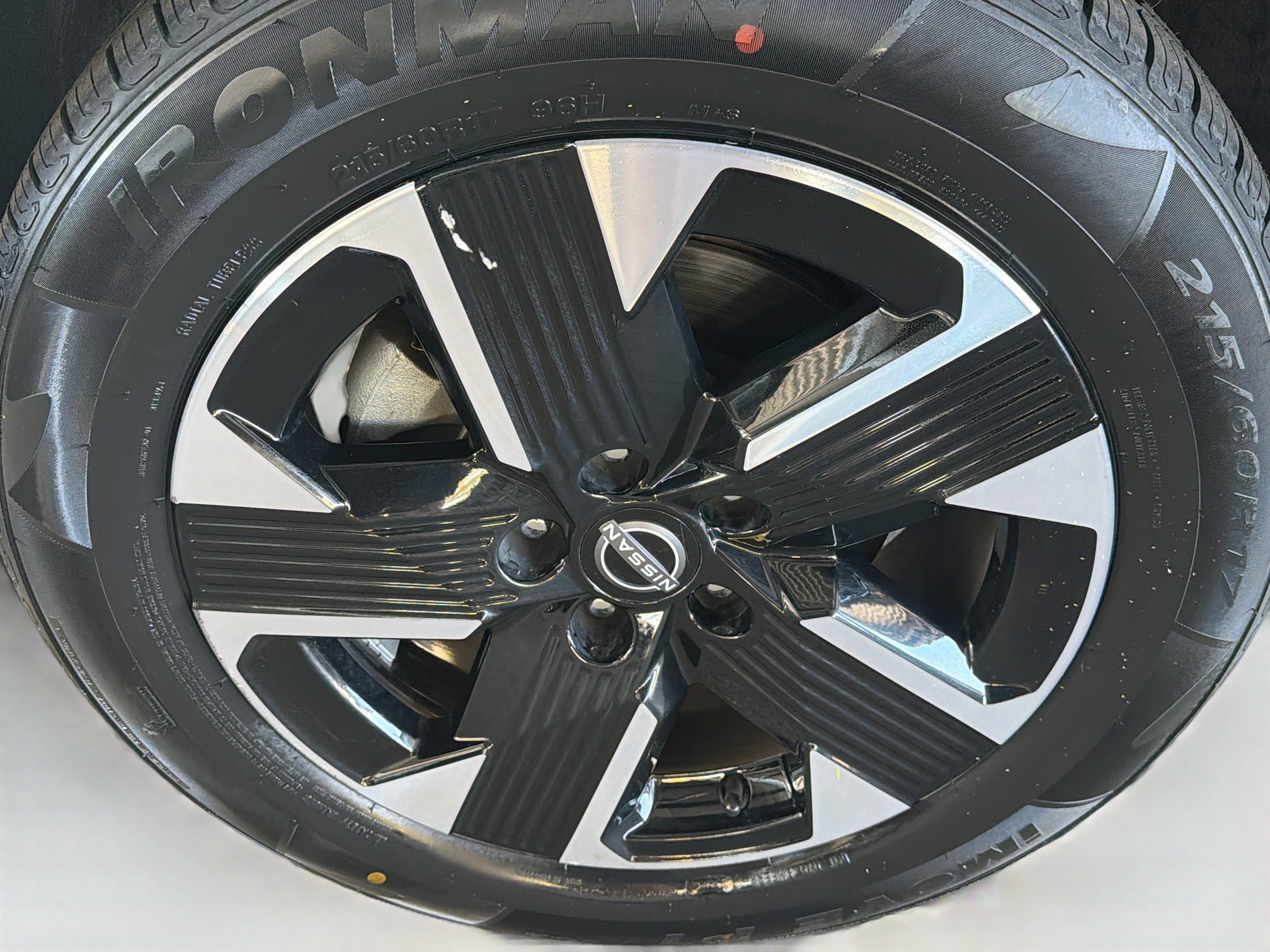 Used 2025 Nissan Kicks SV AWD/4WD image 11