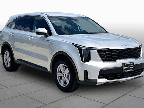 Certified 2026 Kia Sorento LX FWD image 3