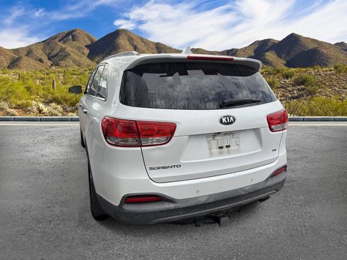 Used 2016 Kia Sorento LX w/ LX Convenience Package AWD/4WD image 4