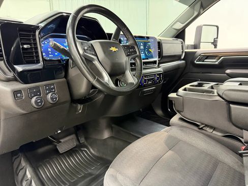 Used 2024 Chevrolet Silverado 2500 LT w/ Convenience Package image 12