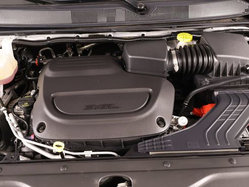Used 2025 Chrysler Voyager LX FWD image 20
