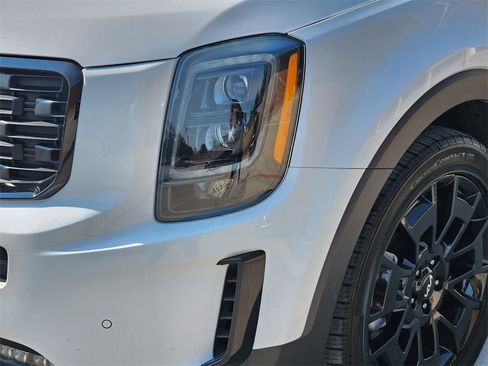Used 2022 Kia Telluride SX w/ SX Prestige Package image 8