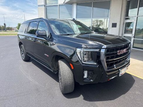 Used 2024 GMC Yukon XL AT4 w/ Technology Package AWD/4WD image 4