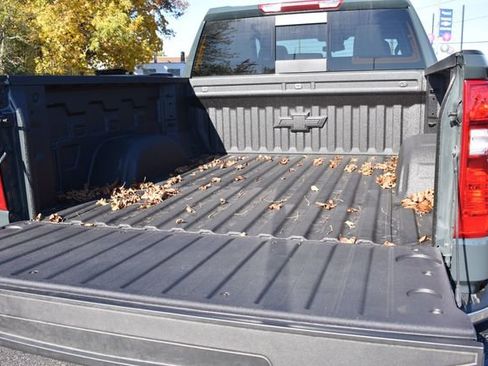 New 2025 Chevrolet Silverado 1500 LT image 18