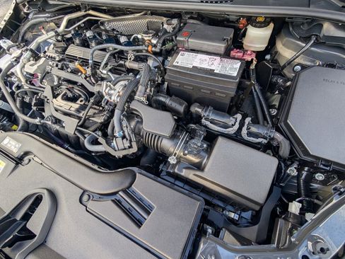 Used 2025 Toyota Corolla SE image 18