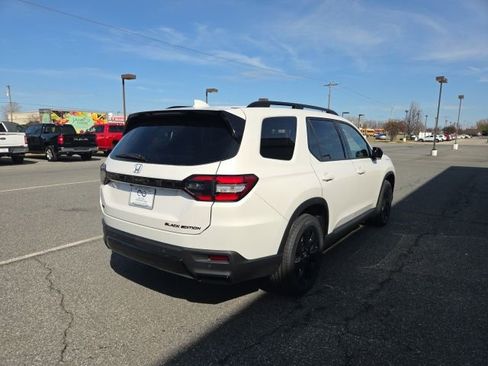 New 2026 Honda Pilot Black Edition image 5
