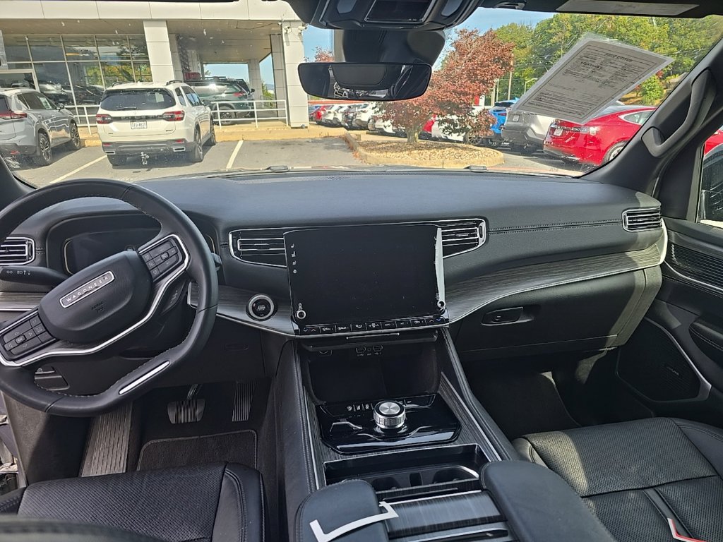 Used 2024 Jeep Wagoneer Series II AWD/4WD image 38