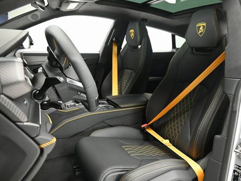 Used 2025 Lamborghini Urus SE AWD/4WD image 14