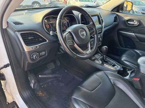 Used 2019 Jeep Cherokee Latitude Plus image 10