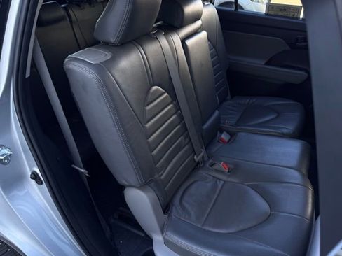 Used 2022 Toyota Highlander LE image 47