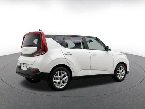 Used 2025 Kia Soul LX w/ LX Technology Package FWD image 11