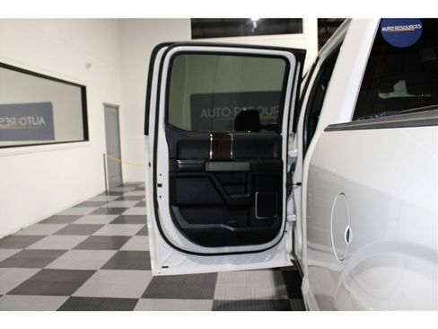 Used 2017 Ford F150 Platinum w/ Equipment Group 701A Luxury image 14