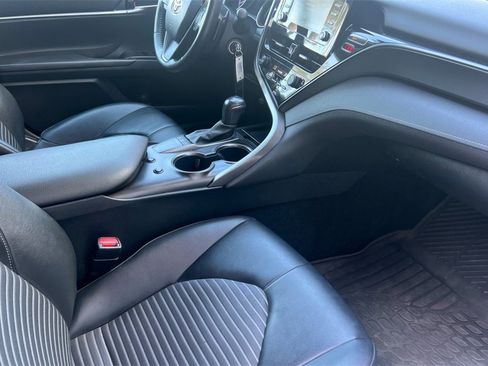 Used 2022 Toyota Camry SE image 17