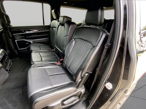 Used 2024 Jeep Wagoneer Series II w/ Flexible Seating Group AWD/4WD image 20