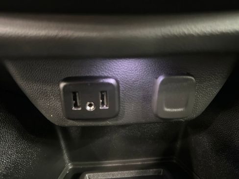 Used 2023 Chevrolet Traverse LT w/ Midnight/Sport Edition image 32