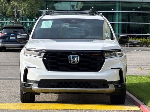 Used 2024 Honda Pilot TrailSport image 9