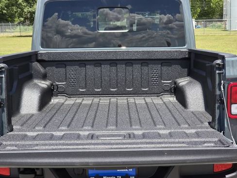 New 2026 Jeep Gladiator Sport AWD/4WD image 8