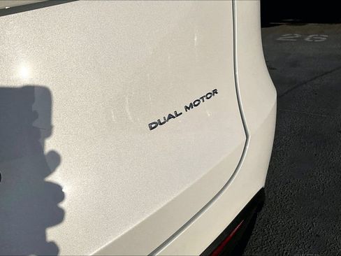 Used 2023 Tesla Model Y Long Range AWD/4WD image 22