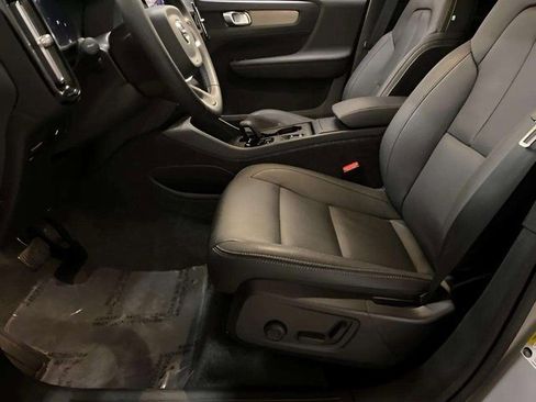 Used 2025 Volvo XC40 B5 Core image 65