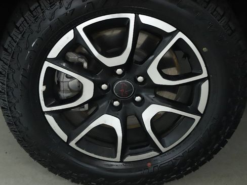 Used 2025 Jeep Compass Trailhawk AWD/4WD image 38