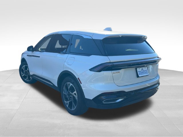 Used 2026 Lincoln Nautilus Premier AWD/4WD image 4