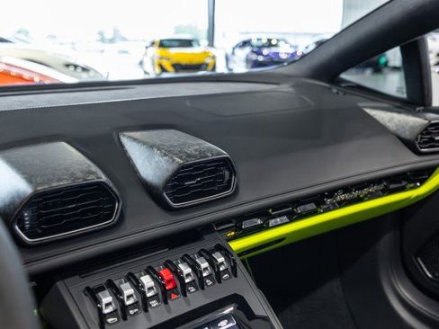Used 2022 Lamborghini Huracan EVO RWD image 45