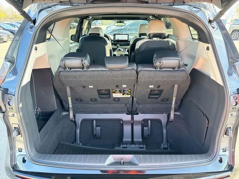Certified 2025 Toyota Sienna Limited image 21