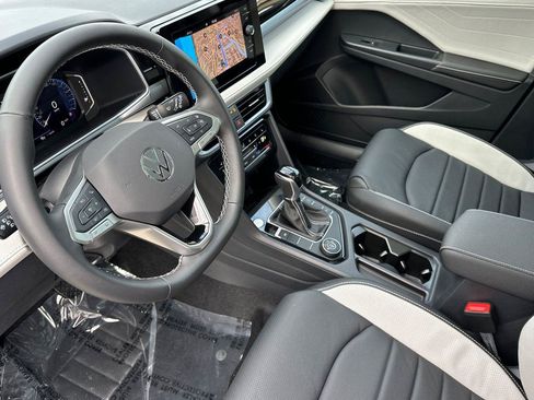 New 2026 Volkswagen Taos SEL image 9