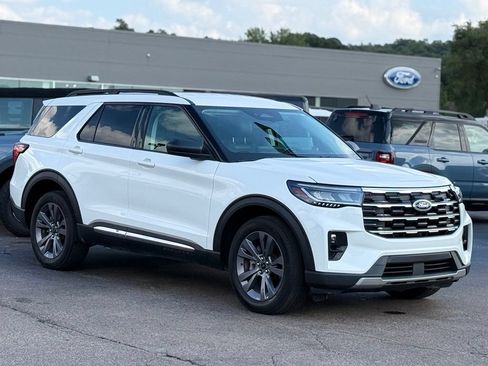 Certified 2025 Ford Explorer Active w/ Active Comfort Package AWD/4WD image 30