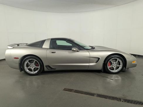 Used 1999 Chevrolet Corvette Coupe w/ Memory Pkg RWD image 9
