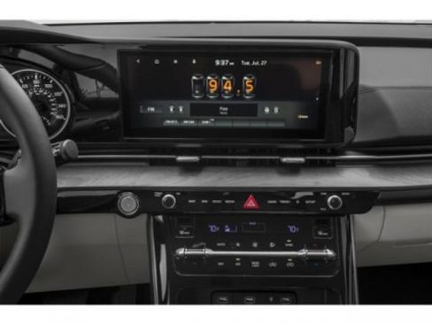 Used 2023 Kia Carnival EX image 13