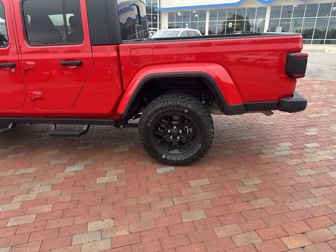 Used 2024 Jeep Gladiator Sport AWD/4WD image 6