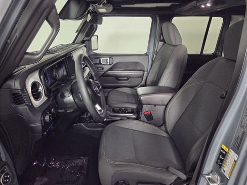 Certified 2025 Jeep Wrangler Sahara w/ Safety Group image 11