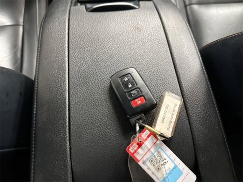 Used 2019 Toyota Highlander XLE image 38