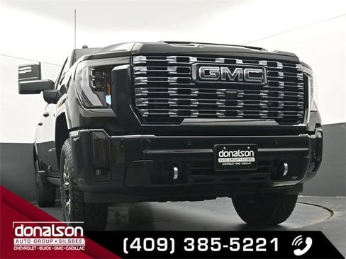 New 2026 GMC Sierra 2500 Denali Ultimate w/ LPO, Black Badging Package image 16