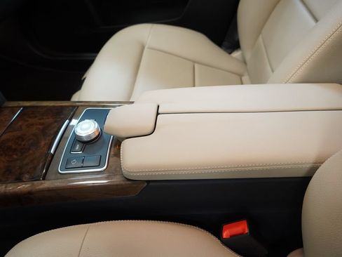 Used 2010 Mercedes-Benz E 350 Sedan image 24
