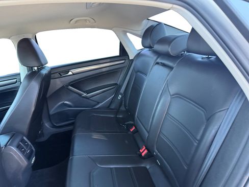 Used 2020 Volkswagen Passat 2.0T R-Line FWD image 11