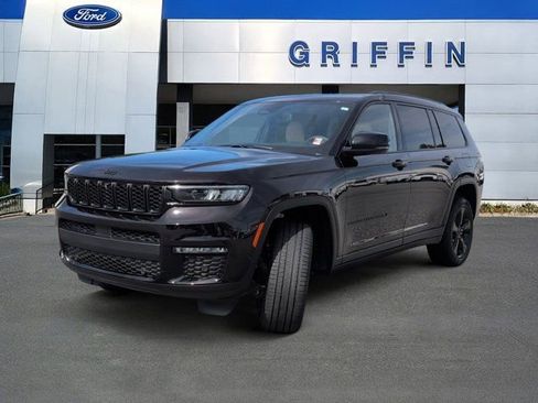 Used 2023 Jeep Grand Cherokee L Limited w/ Luxury Tech Group II image 11