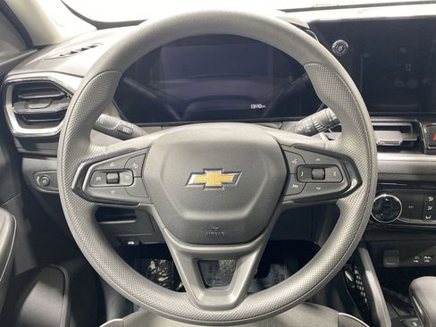 Used 2025 Chevrolet TrailBlazer LT AWD/4WD image 14