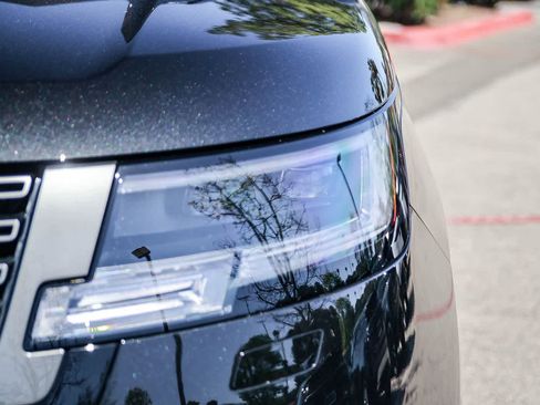 New 2026 Land Rover Range Rover Long Wheelbase SE image 10