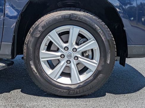 Used 2012 Toyota Highlander SE w/ Tow Pkg FWD image 11