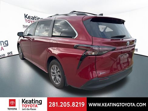 Used 2025 Toyota Sienna LE FWD image 5