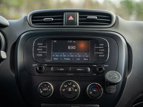 Used 2019 Kia Soul image 31