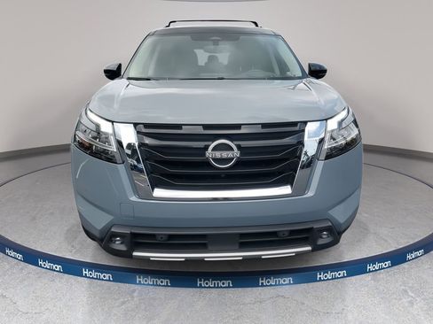 Used 2022 Nissan Pathfinder Platinum w/ Cargo Package image 3