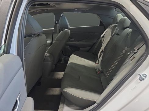 Certified 2025 Hyundai Elantra SEL image 31