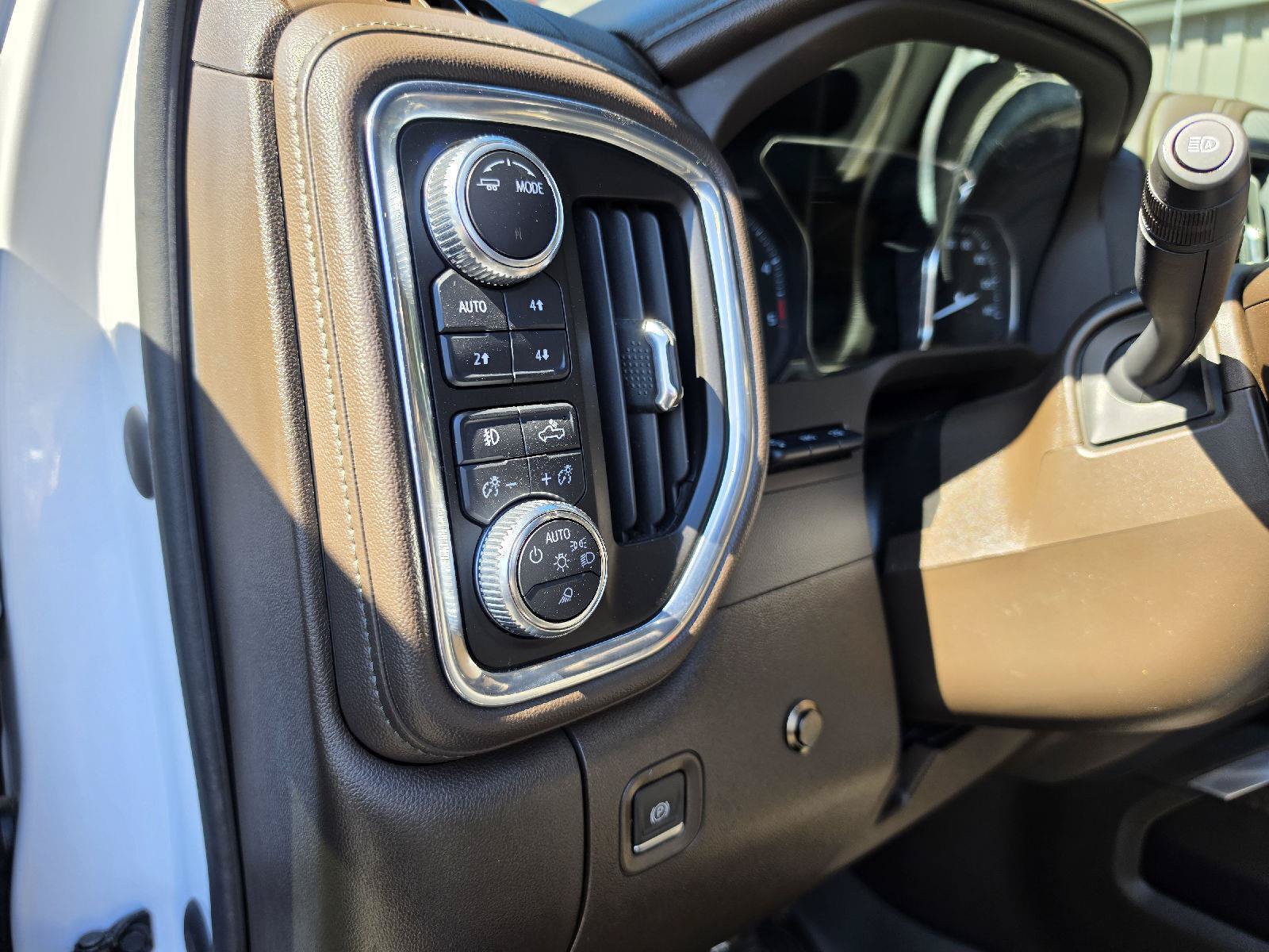 Used 2022 GMC Sierra 3500 Denali w/ Denali Ultimate Package AWD/4WD image 18